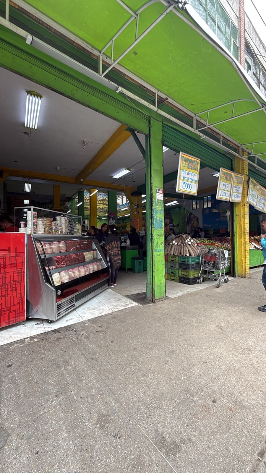 Fachada del Fruver J.S.