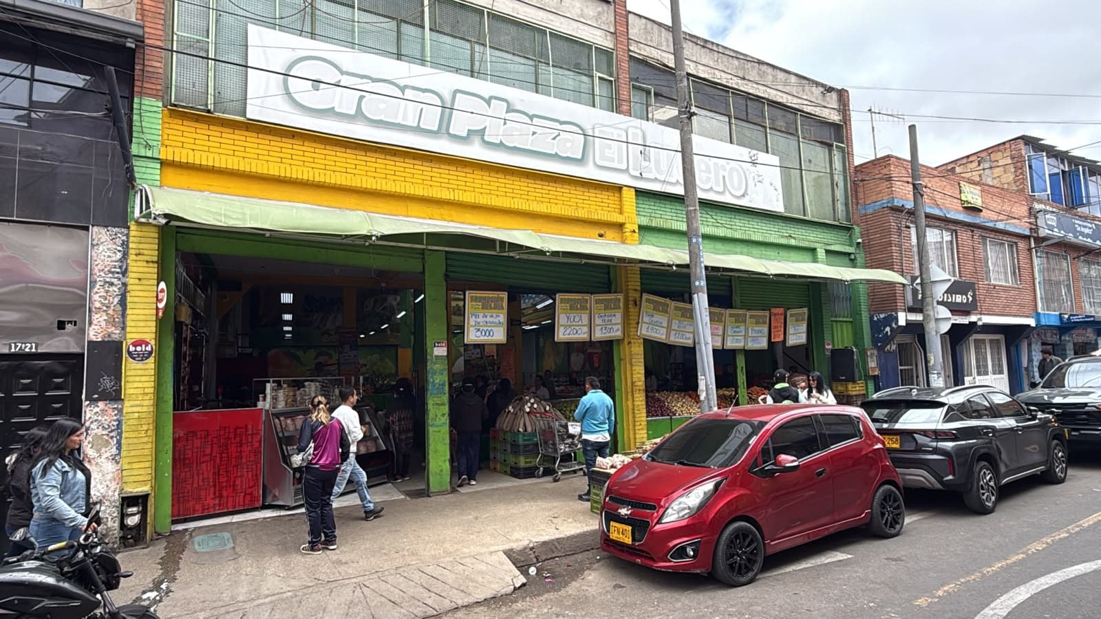 Interior de COMERCIALIZADORA DE FRUTAS Y GRANOS J.S SAS, fruver en Bogotá D.C.